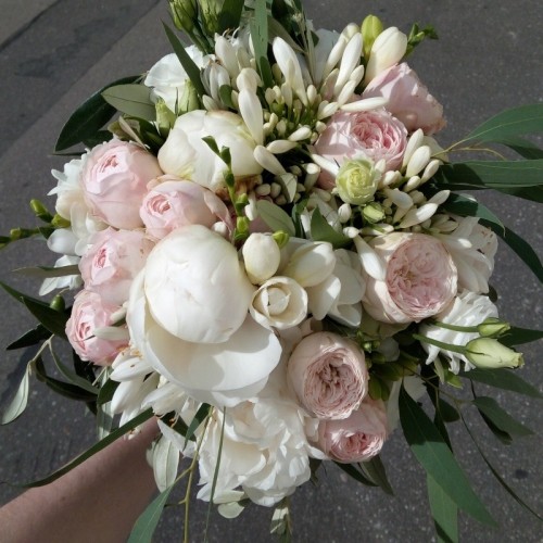 Bridal bouquet with white and pink flowers